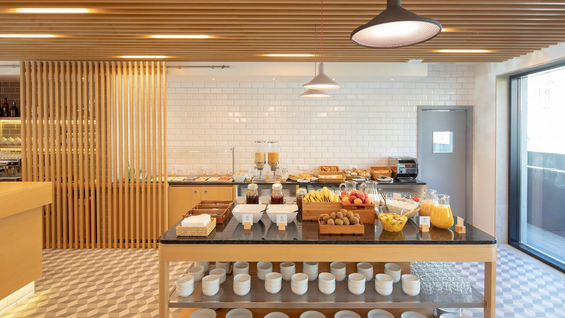 Holiday Inn Express - Lisbon - Plaza Saldanha By Ihg Отель